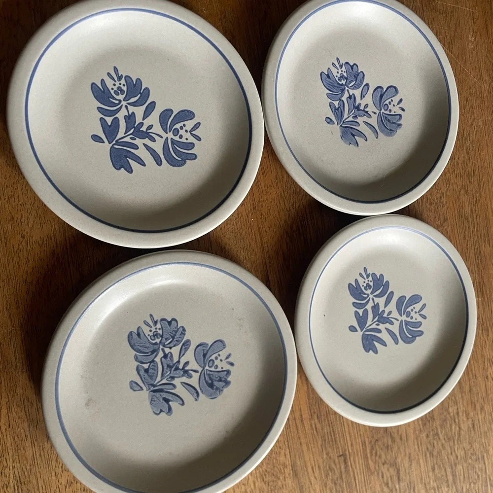 Pfaltzgraff Set of Four Cream Ceramic Dinnerware